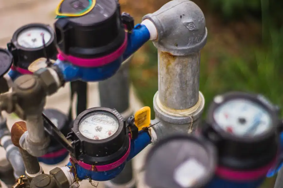 Wasserzähler an verzinkten Wasserleitungen